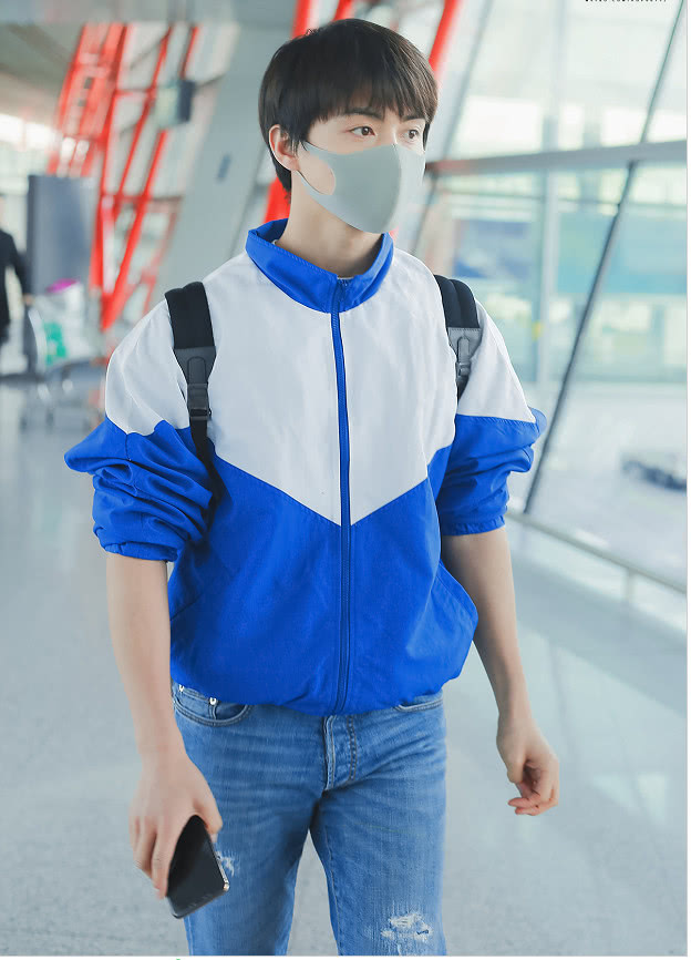 馬天宇身穿藍白色運動外套似「校服」現身 打扮運動時尚陽光帥氣 娛樂 第7張