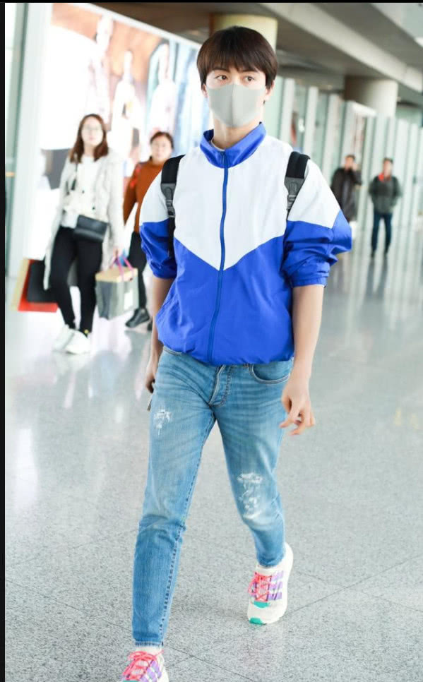 馬天宇身穿藍白色運動外套似「校服」現身 打扮運動時尚陽光帥氣 娛樂 第12張