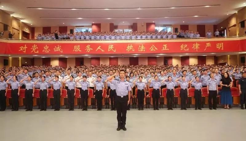 深圳辅警招聘_深圳辅警招聘,99人争一岗,深圳辅警待遇真的有那么好吗(3)