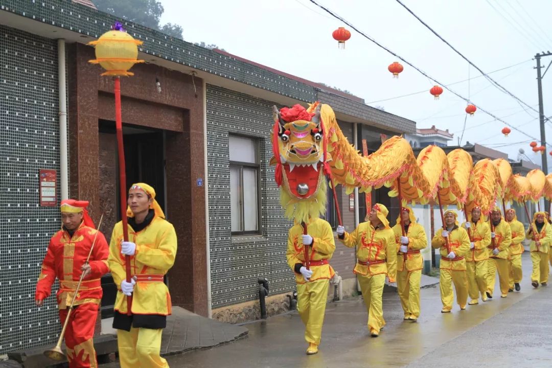 长街山头灯人古称"鳌山灯会,源出于宋代京城闹元宵,传至山头村已近