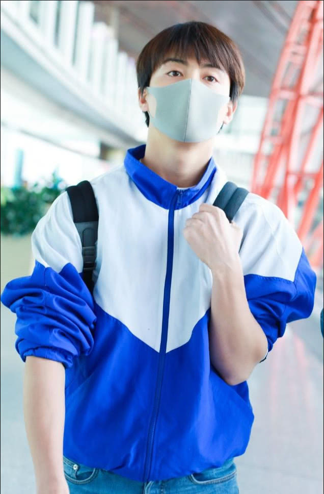 馬天宇身穿藍白色運動外套似「校服」現身 打扮運動時尚陽光帥氣 娛樂 第11張