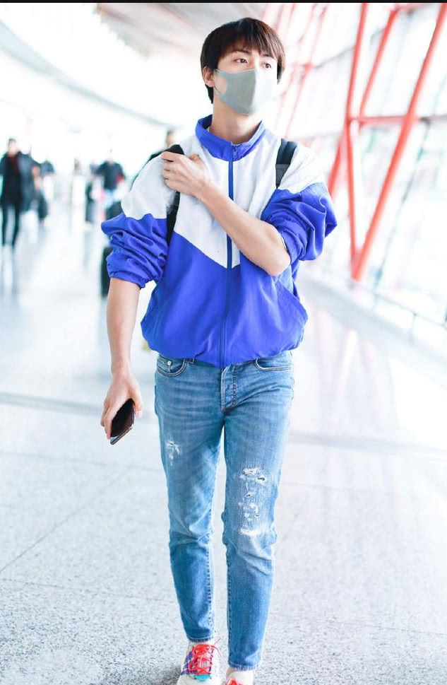 馬天宇身穿藍白色運動外套似「校服」現身 打扮運動時尚陽光帥氣 娛樂 第8張
