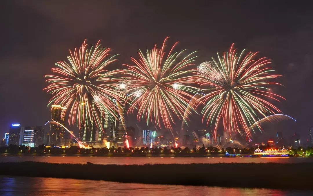 2017年湖南经济总量居位_2017湖南卫视跨年刘涛(2)