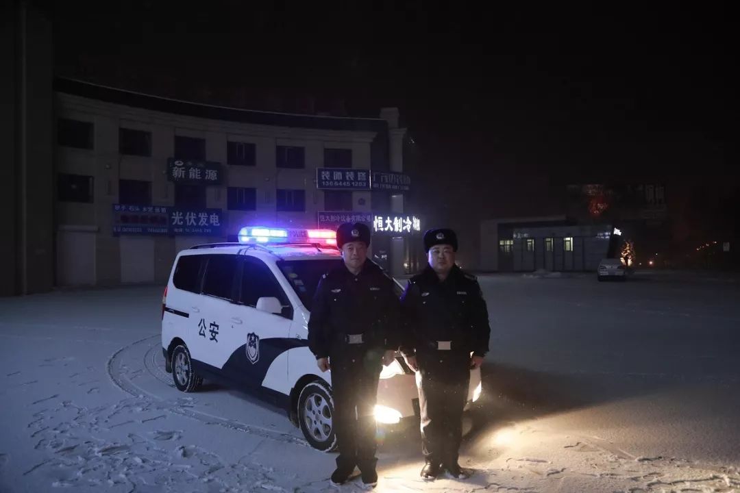 暖心!梅河口市公安局夜巡办雪夜警灯闪烁温暖整座城