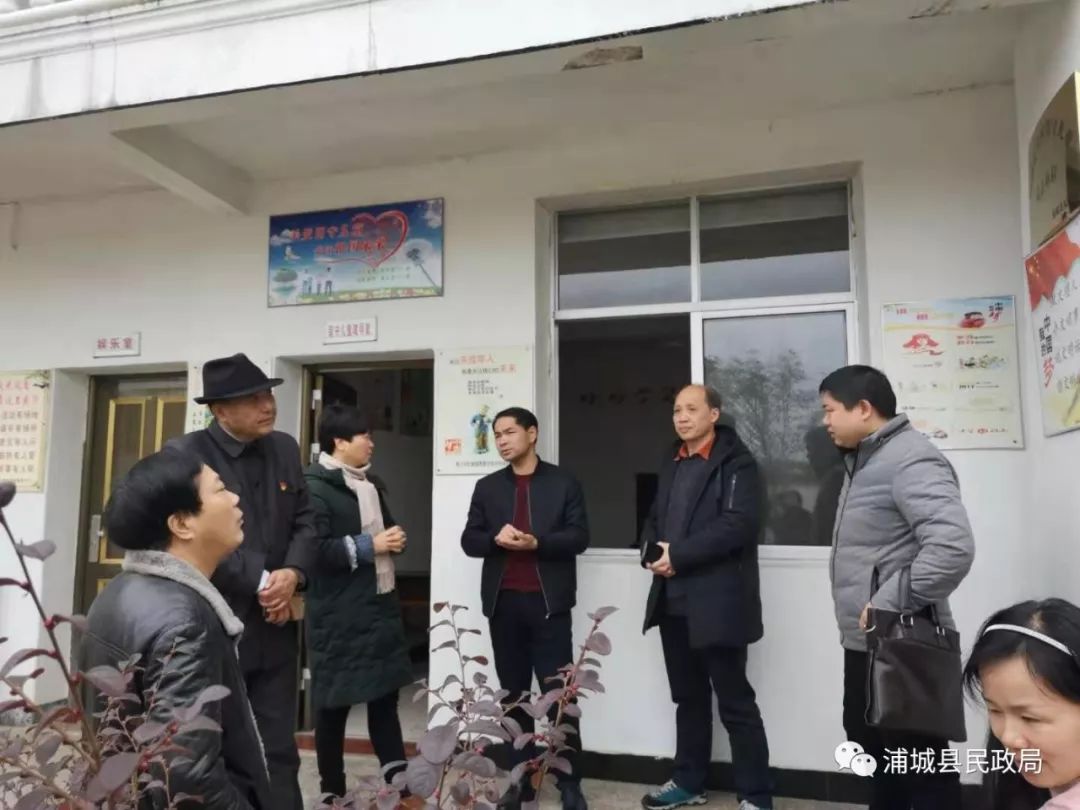 陈震一行先后实地察看了浦城县福利中心,万家福托老院和莲塘镇山桥村