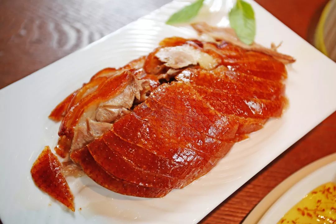 重磅:贺雪山风情街北京烤鸭老味道重装盛大开业,北京烤鸭免费吃.