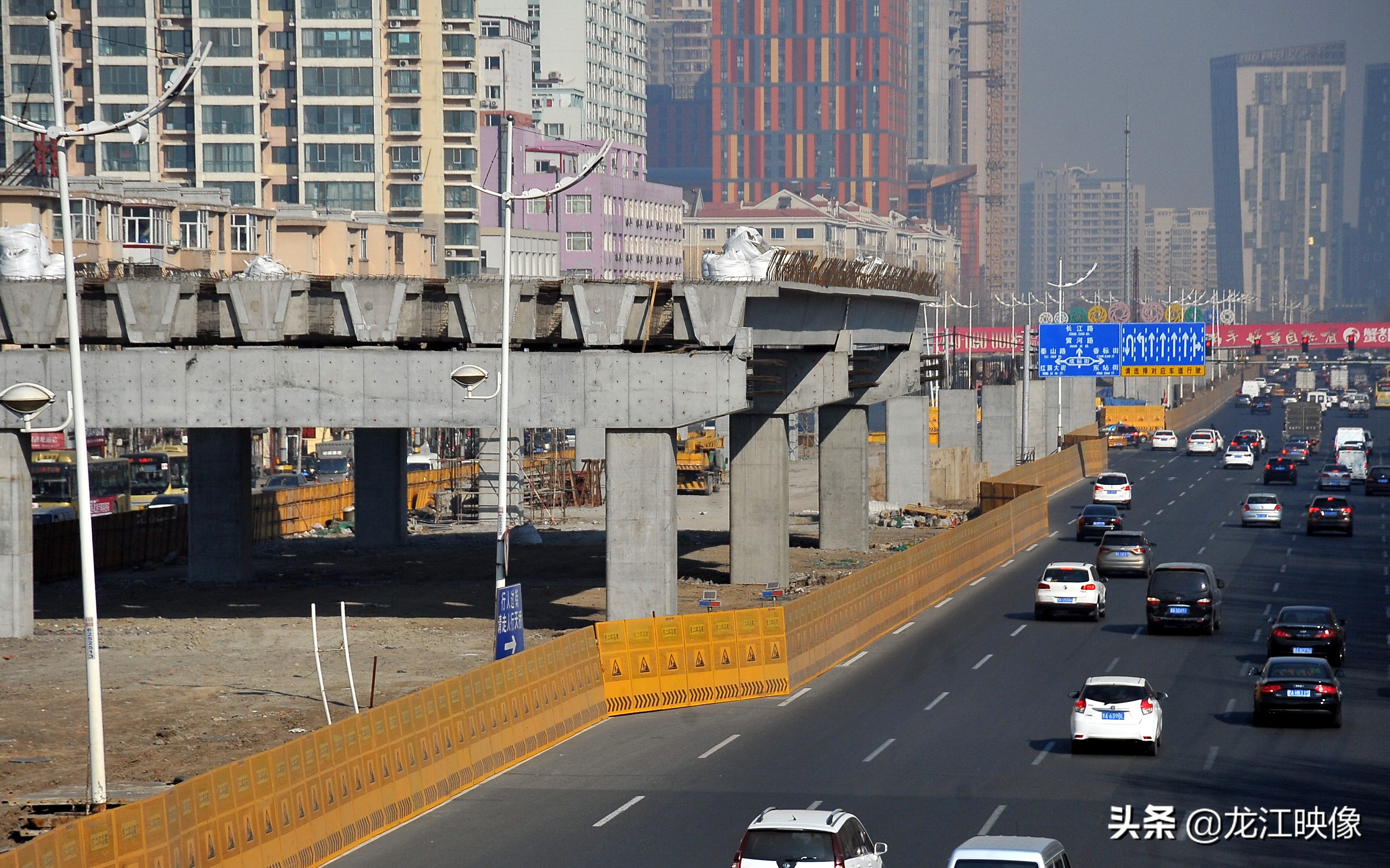 完工后,当地交通更加便捷通畅 1日,哈尔滨市南直路高架桥建设现场