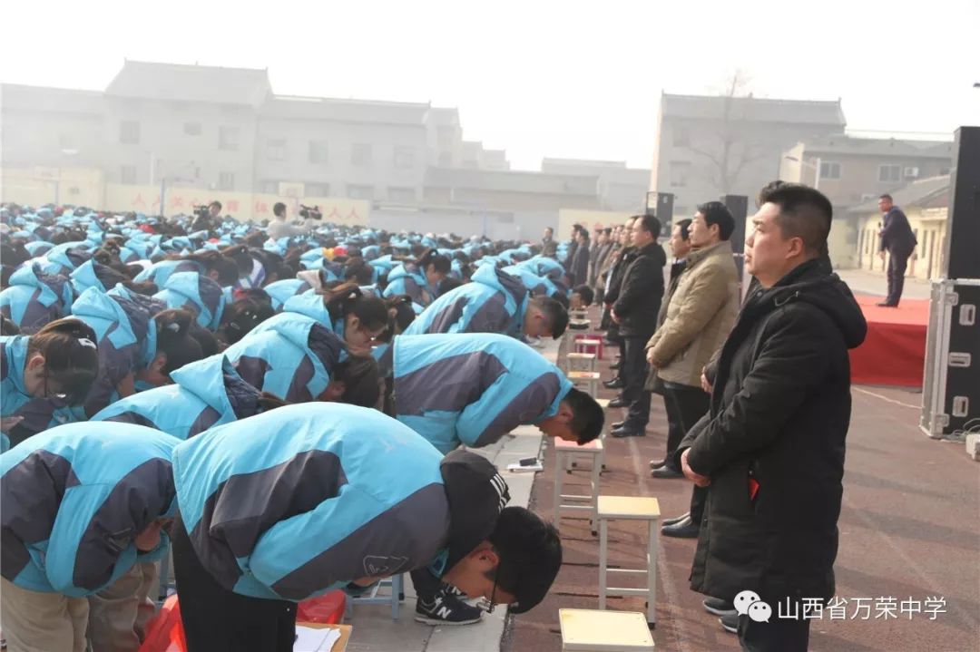 万荣中学举行2019年高考百日誓师大会!