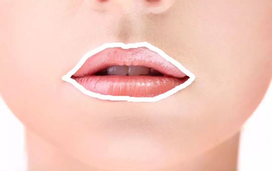 唇四白,就是嘴唇的周围白色的肌肉,嘴唇嘴外一圈,大约1毫宽.