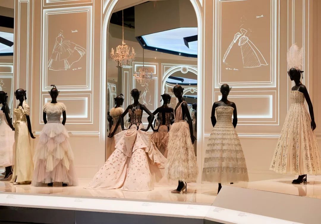 迪奥先生的英伦梦——v&a博物馆《christian dior:梦之设计师》特展