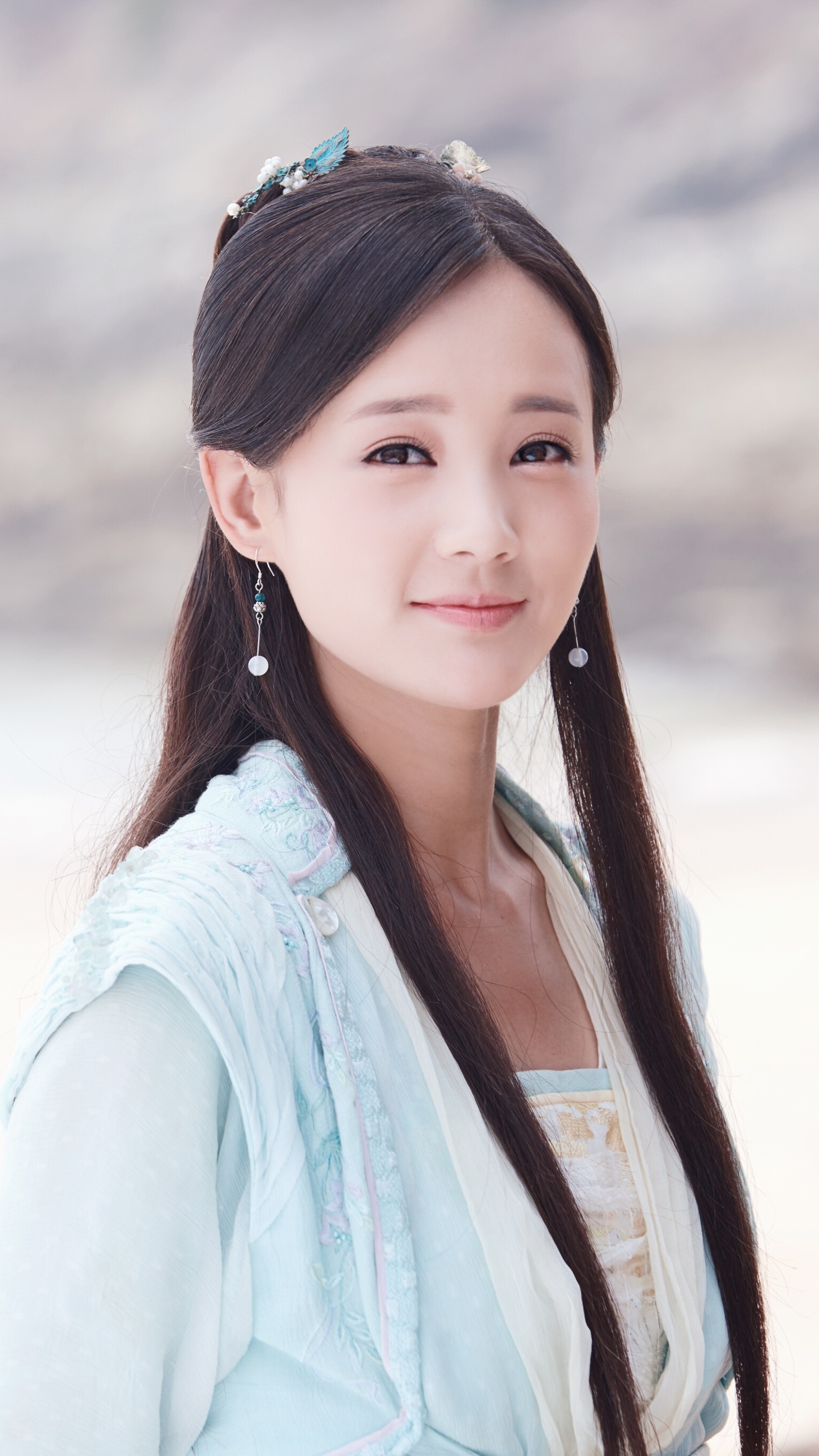 2019年4月,参演电视剧《特战荣耀》,在剧中饰演艾千雪