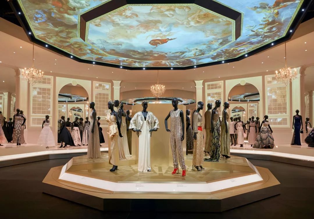 迪奥先生的英伦梦——v&a博物馆《christian dior:梦之设计师》特展