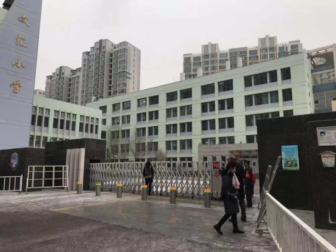 学生就已经进校了早上8点20分文汇小学认真聆听"做好接班人"的第一课