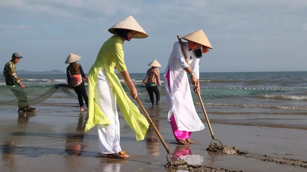 京族服饰(图片来源于网络)