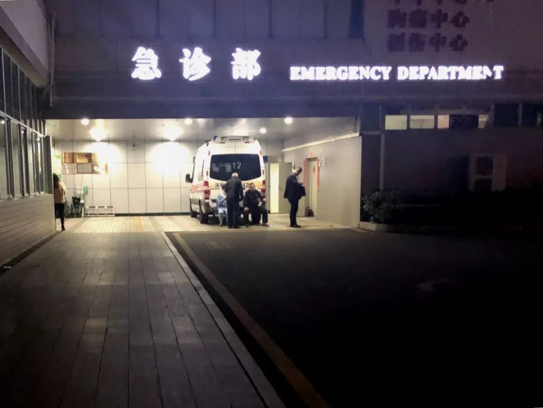 在深圳你见过深夜的急诊室吗我们拍下了这一幕