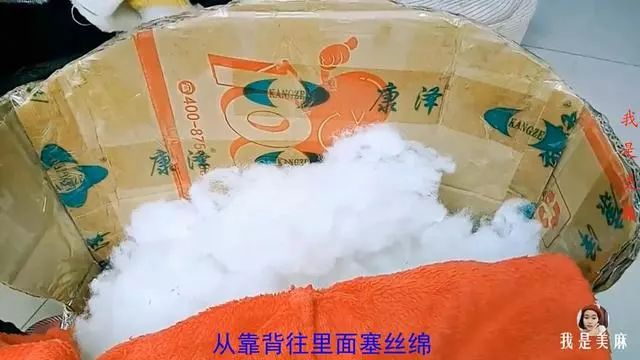 媽媽為寶寶做了個小沙發，只用了9個奶粉桶，3D立體沙發就是舒服 親子 第8張