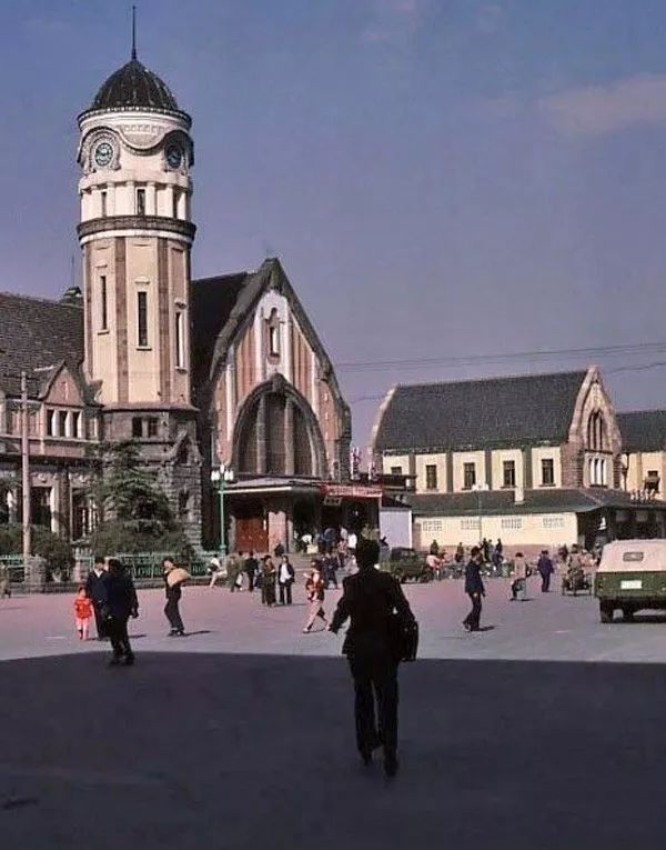 1983年,济南火车站.