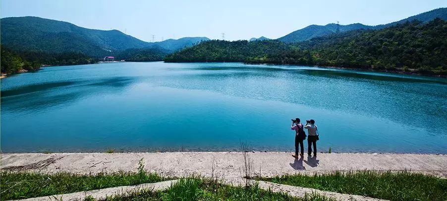 位于湖州市吴兴区西部山区,境内有白鹭谷,妙峰山,霞幕山等旅游景区