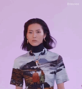 原創
            2019年劉雯時裝秀場超酷，波波頭短髮搭配休閒工裝，帥了一路 時尚 第1張