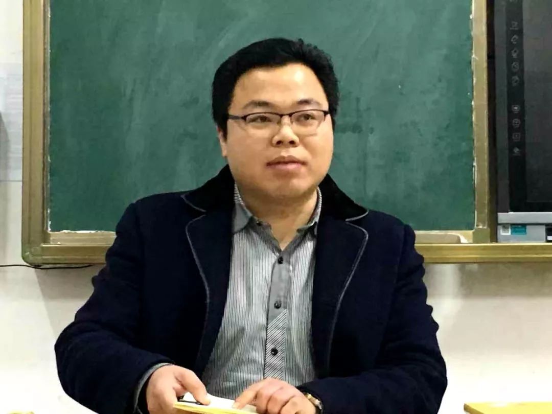 过去两周,修远中学高三年级于3月3号召开全体教师会议,年级主任孙爱阳