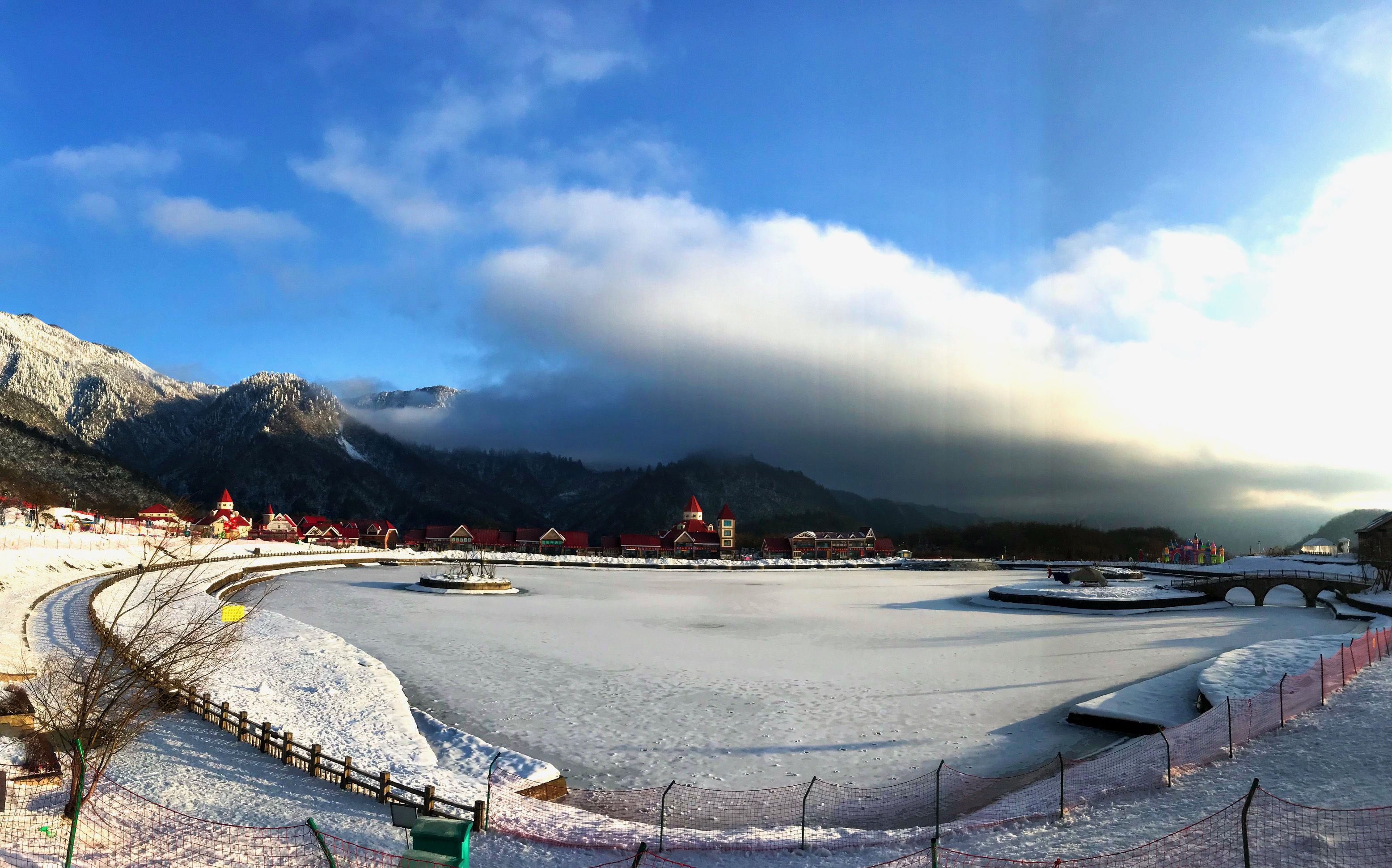 只需再买日月坪索道票,就能登顶尽览西岭雪山所有雪景