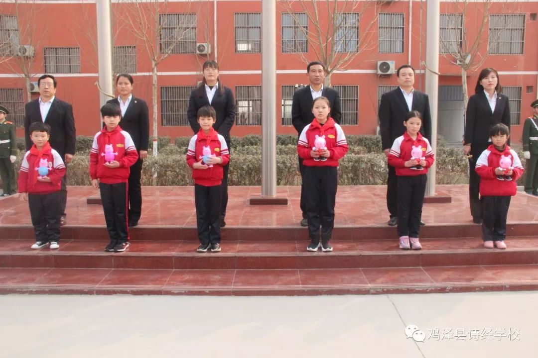 诗经学校小学部新学期升旗仪式隆重举行