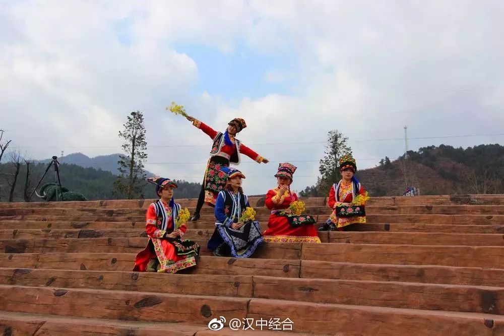 春暖花开,宁强羌族姑娘邀您邂逅油菜花海