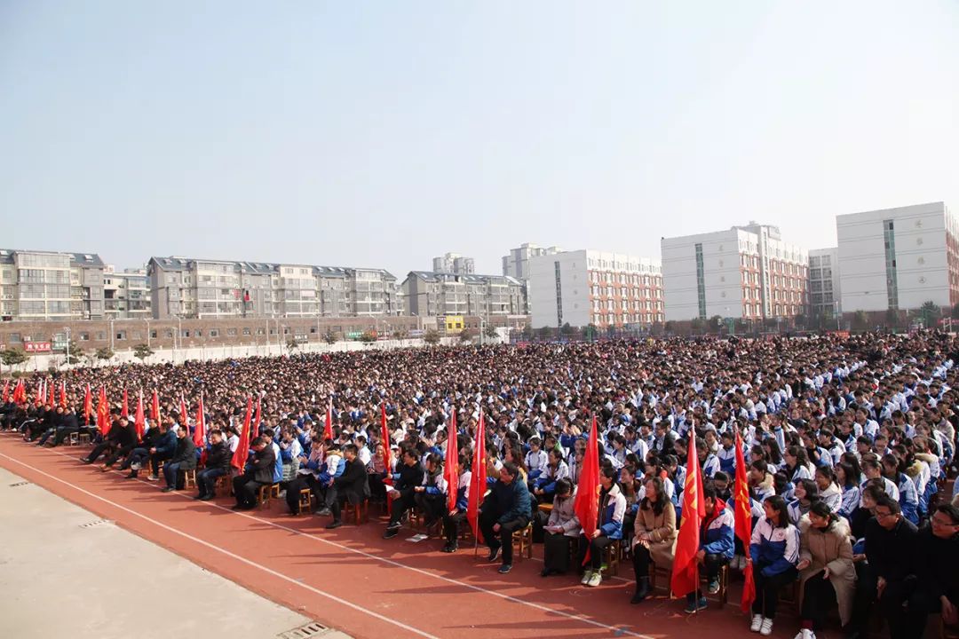 看郸城一高2019高考冲刺誓师大会现场,那气势,那口号