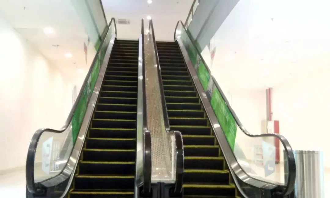【提醒】停用的扶梯当楼梯走?使不得!