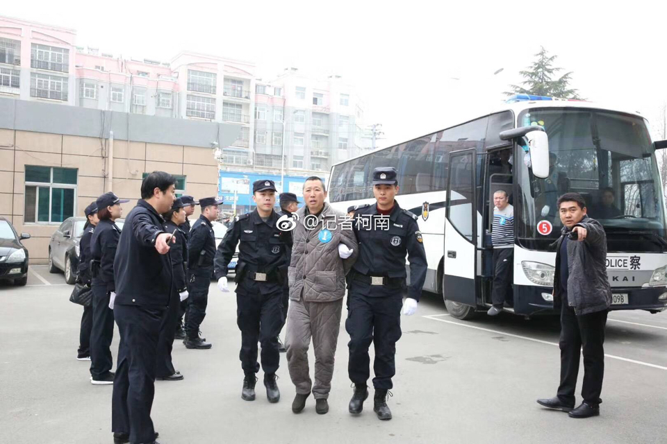 安徽亳州"利辛武振飞"涉黑案开审,他曾在公安系统任多