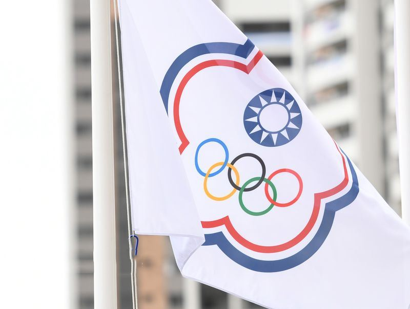 我国台湾地区在国际体育赛事上一般使用五环梅花会旗