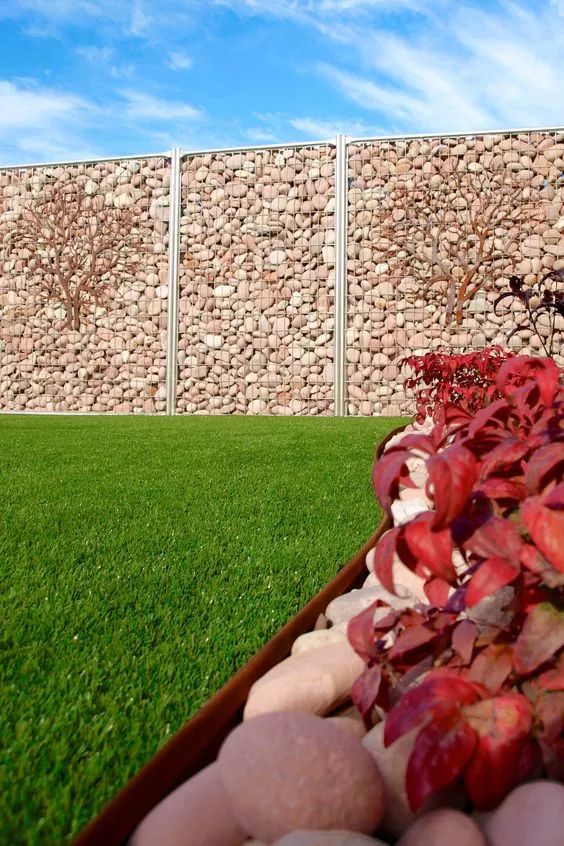 没想到花园里的石笼围墙这么漂亮!
