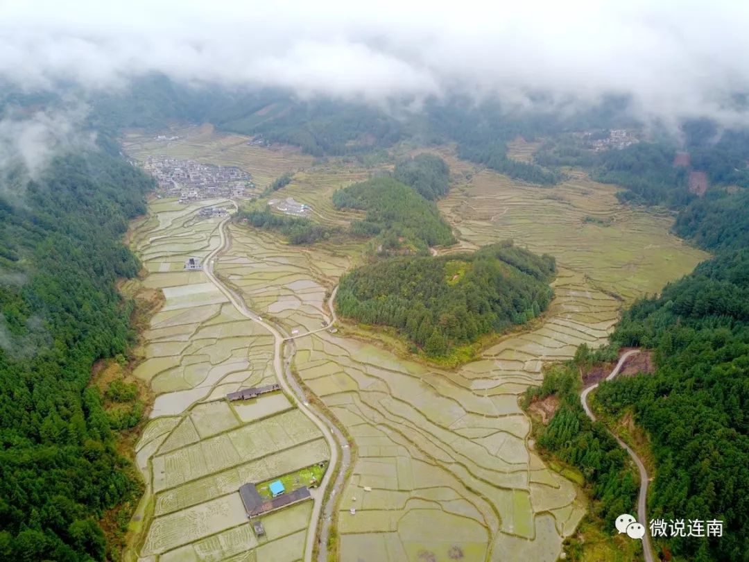 香坪村,是连南县香坪镇下属的一个行政村,位于连南县西北部,地理坐标