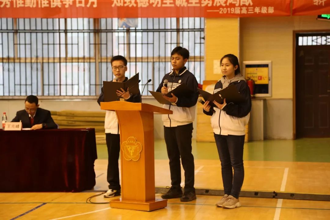 高三北辰班武昱彤同学,高三工程班李文岳同学,高三