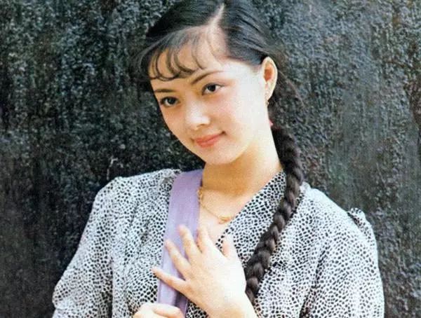 薛宝钗——张莉,军人出身的她,别有一番风情.