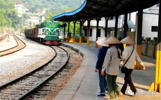 越南的火车行速奇慢,为何却是当地人出行首选