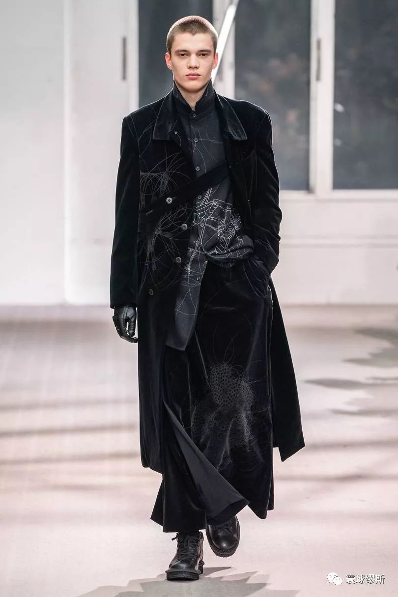 依旧是黑色的yohji yamamoto 2019 aw系列!