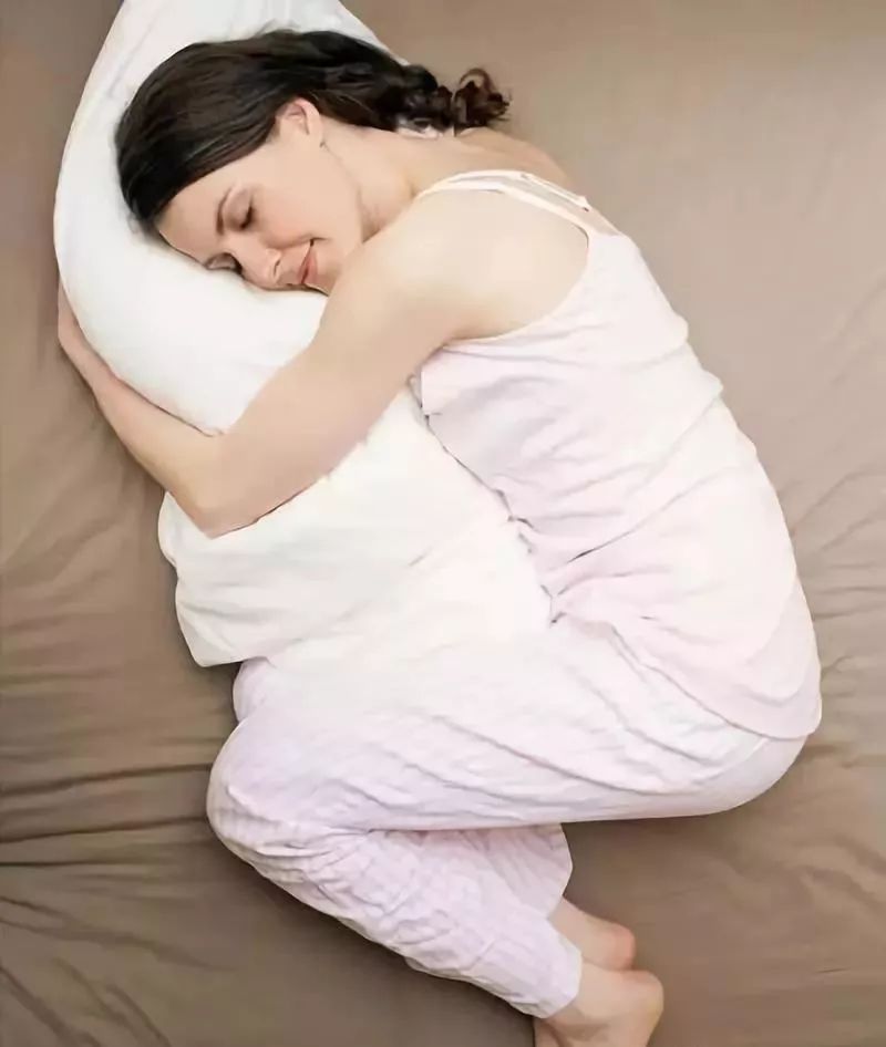 经期哪种睡姿,能够减少妇科病?