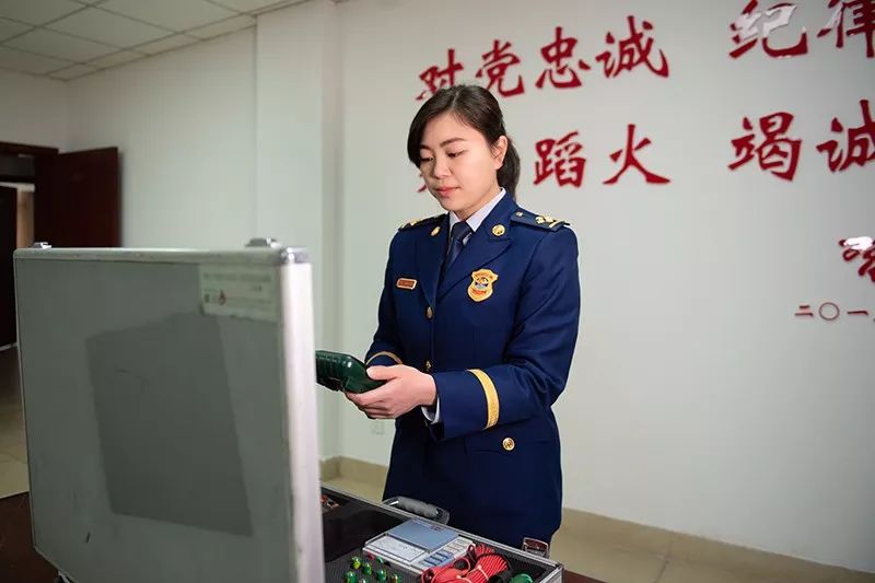 蓝玫瑰女消防员的一天中国消防