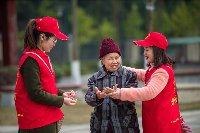 资阳启动"学雷锋志愿服务月"活动