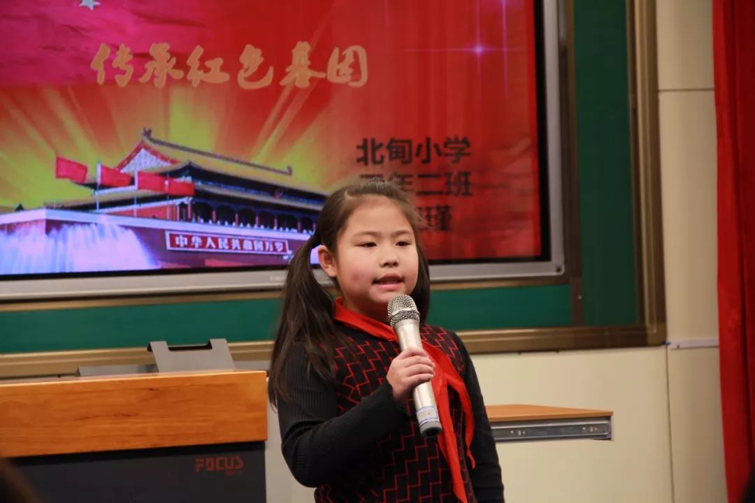 北甸小学三年二班王织瑾带来主题演讲《学习雷锋精神 传承红色基因》