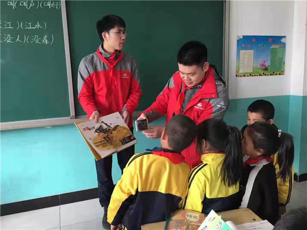 北京航天二院23所团委到滦州市田疃小学普及