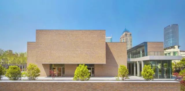 矶崎新拿下建筑界最高奖,中国最美的音乐厅出自他之手