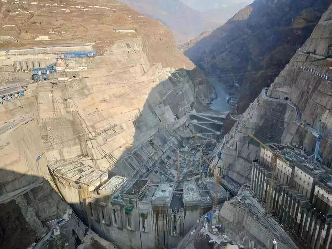 探访全球在建最大水电站:水电机组中国造 发电