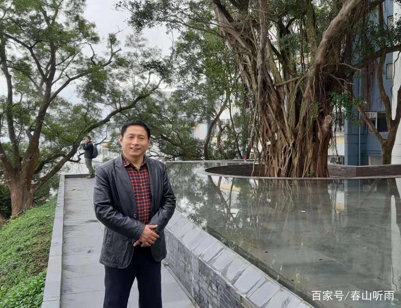 与艺术系唐锦腾教授鲍穆贞女士留影