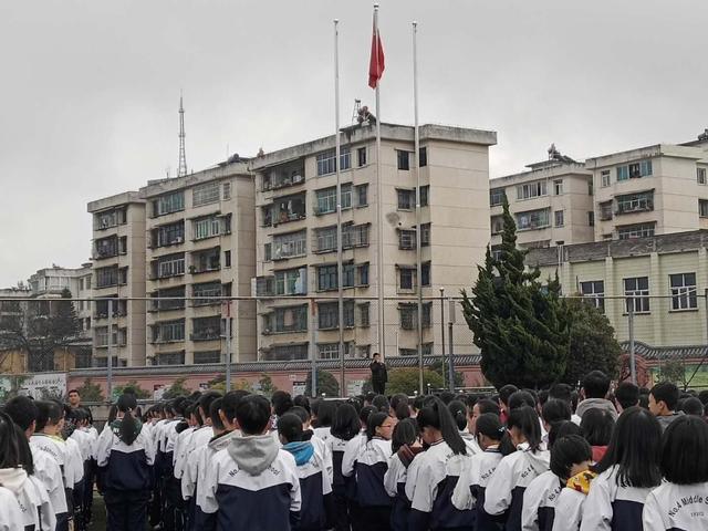 黔西南州兴义市第四中学组织开展开学第一课禁毒预防教育活动