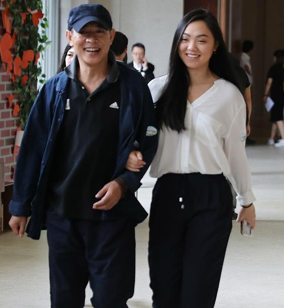 李连杰4个女儿近照曝光,同父不同母,生活状况也天差地