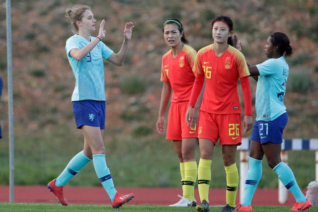 中国女足:在阿尔加夫杯上3-5不敌荷兰,获得第12名
