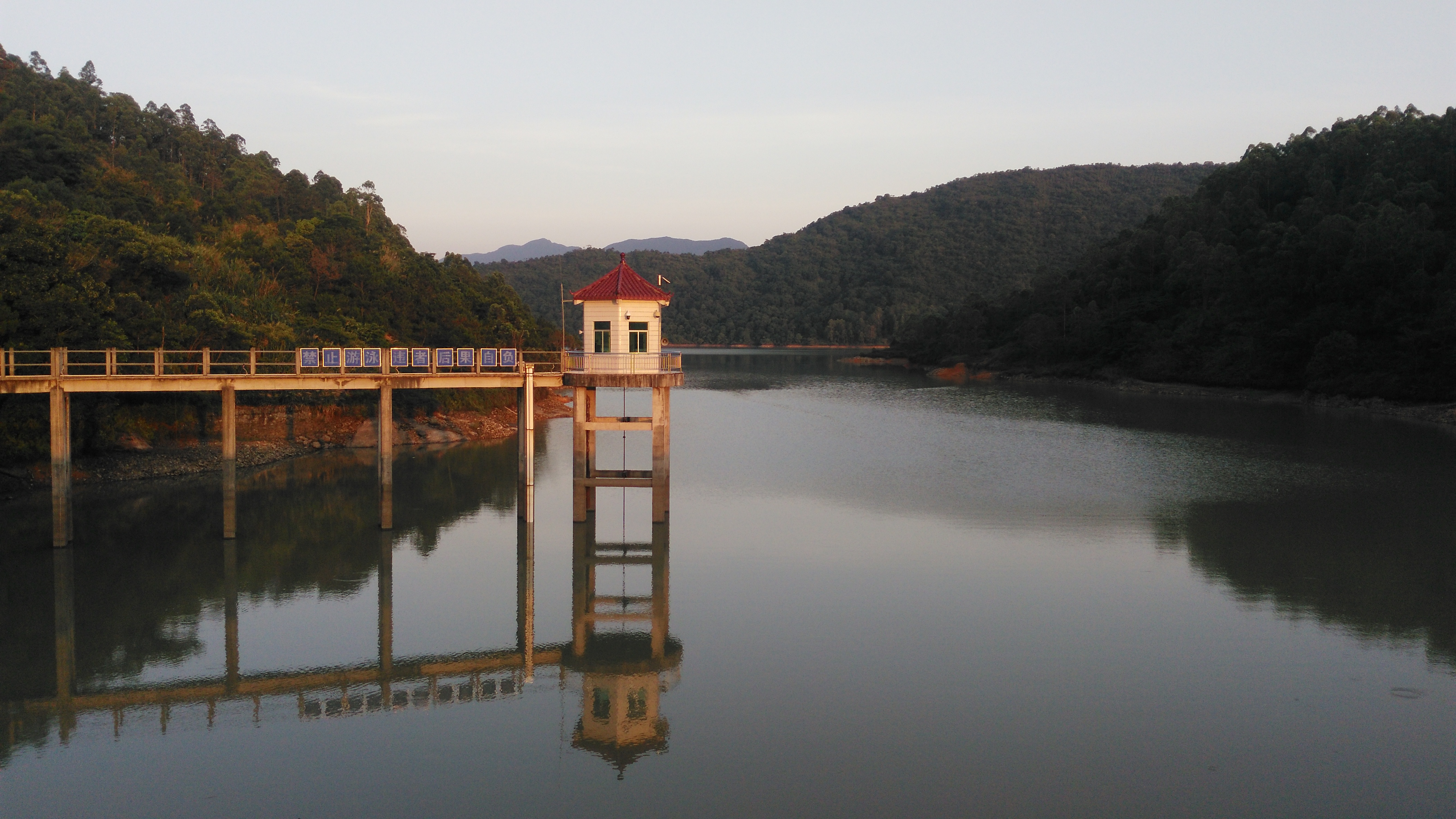 在夕阳西下时带你到惠州惠阳区的沙田水库去走走