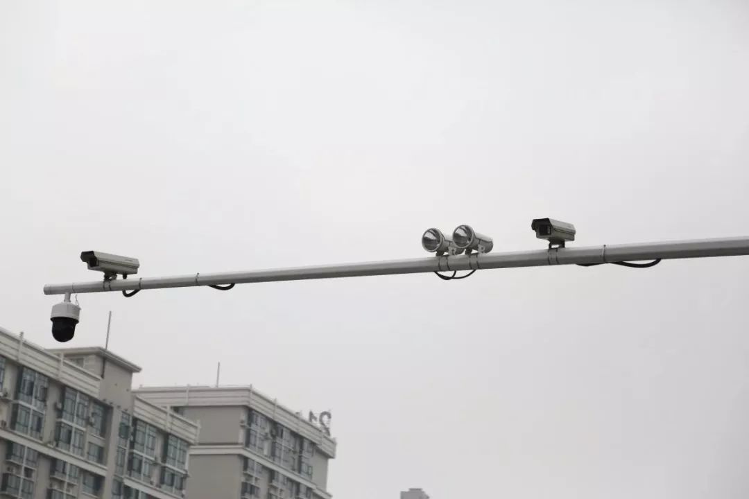 怼起来!郑州新增7处滥用远光灯抓拍设备,违者